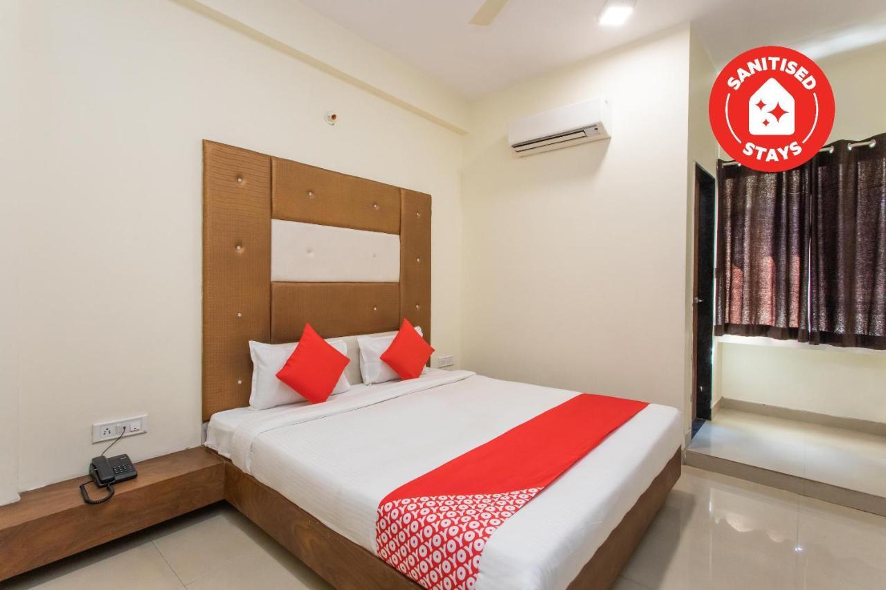 Oyo 24196 Hotel Shreenath Palace Ujjain Bagian luar foto