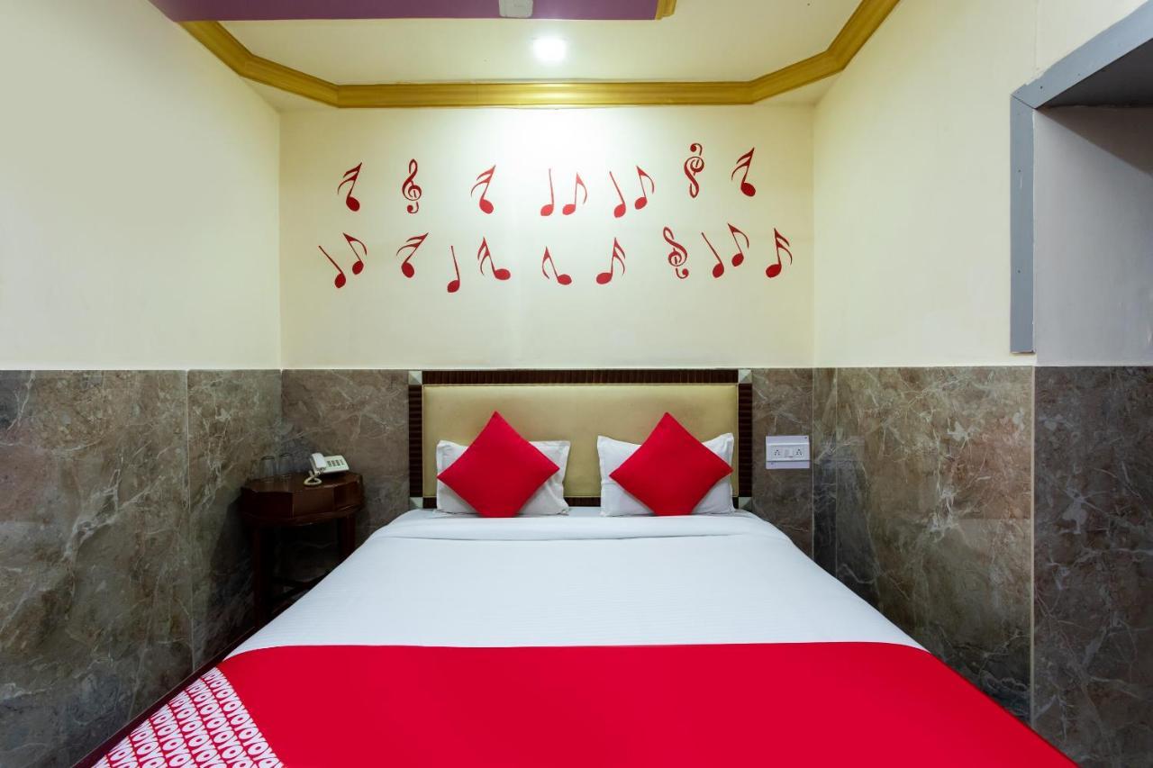 Oyo 24196 Hotel Shreenath Palace Ujjain Bagian luar foto