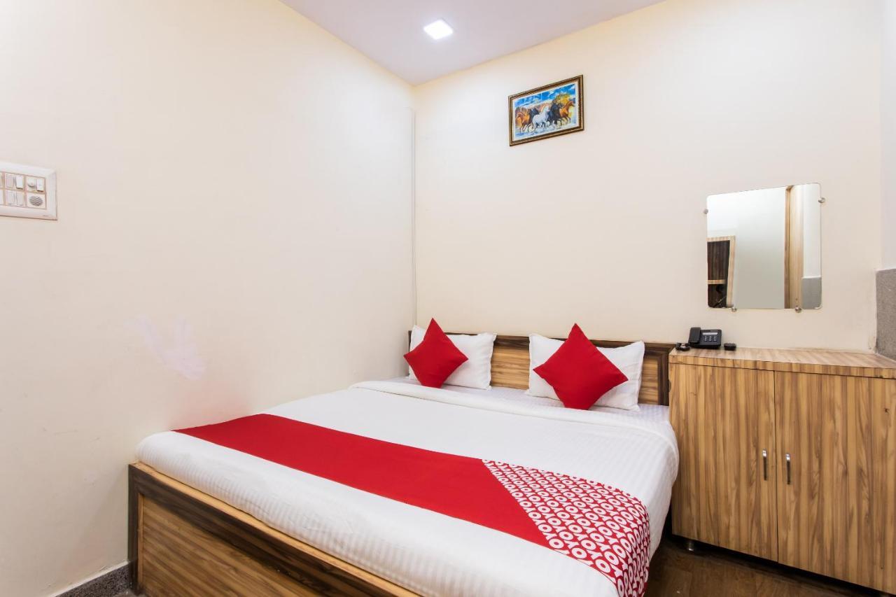 Oyo 24196 Hotel Shreenath Palace Ujjain Bagian luar foto