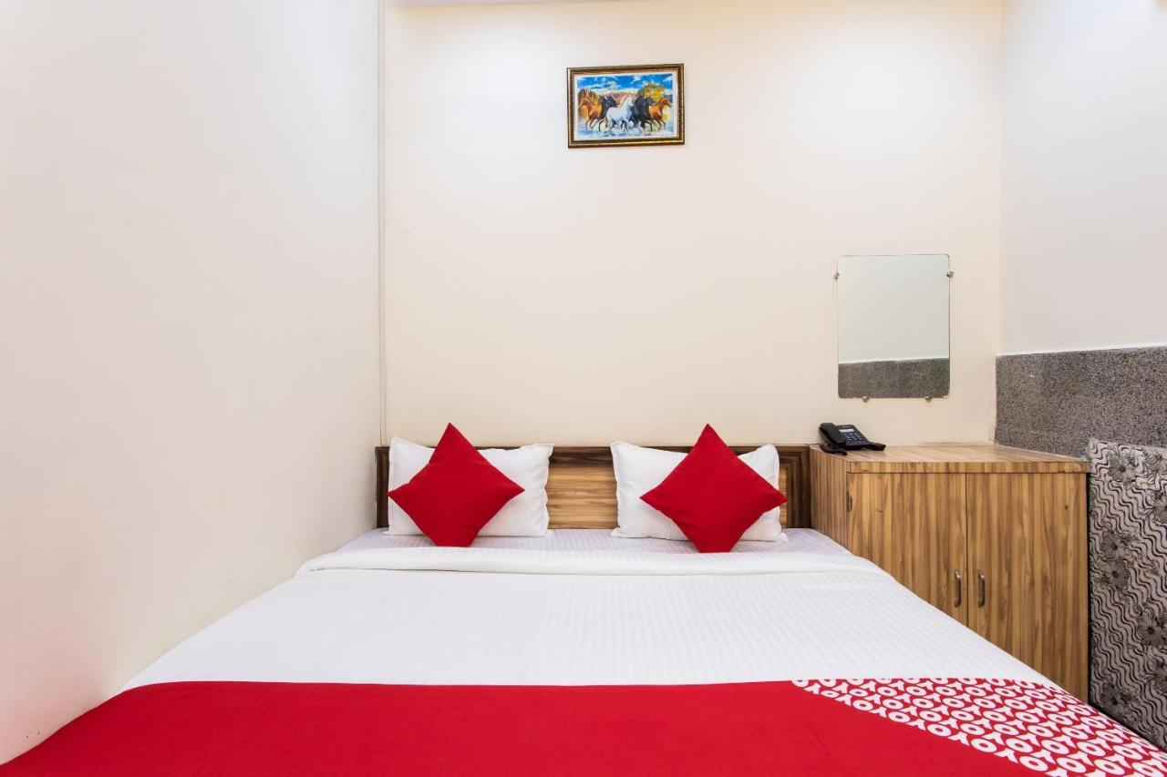 Oyo 24196 Hotel Shreenath Palace Ujjain Bagian luar foto