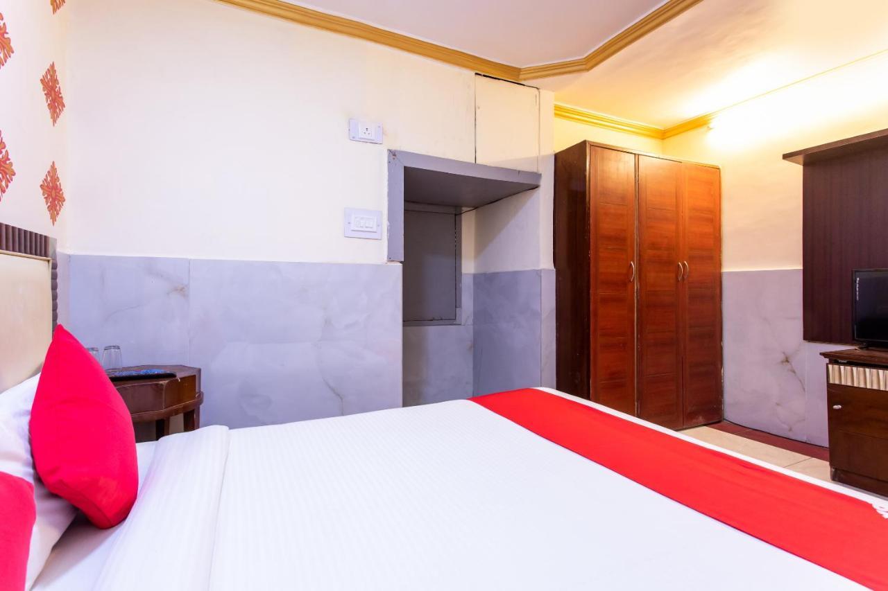 Oyo 24196 Hotel Shreenath Palace Ujjain Bagian luar foto